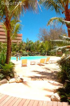 Ramada Plaza 68
